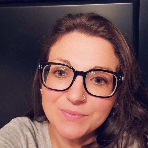 Meet your Posher, Jennifer - Picture 1 of 1